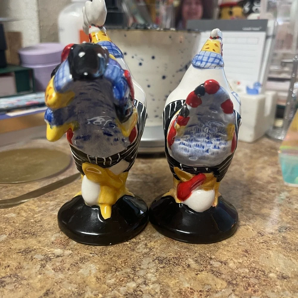 Sharon Neuhaus Baking & Eggs Rooster & Hen Chicken Salt & Pepper Shakers